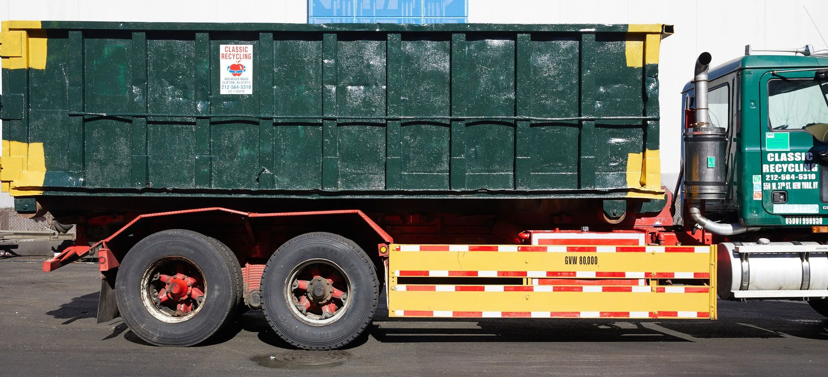 Classic Recycling dumpster truck