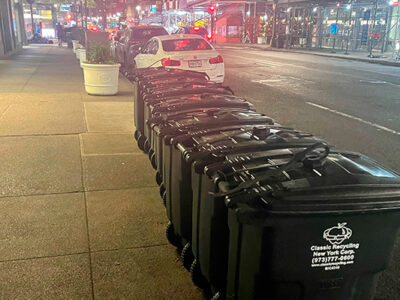 Garbage in tote with secure lid Classic Recycling New York